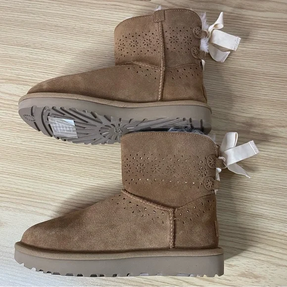 Ugg boots Dae Sunshine Perf women’s 7 brown bootie ribbon - Picture 6 of 10
